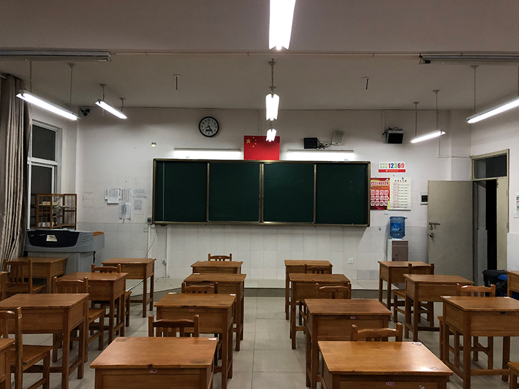 貴陽市觀山湖區第一高級中學護眼教室燈光改造前